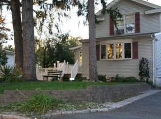 5 Meade Dr, Hamilton, NJ 08619