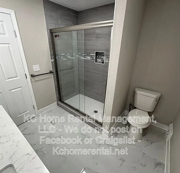 3016 E 32nd St — Photo 37
