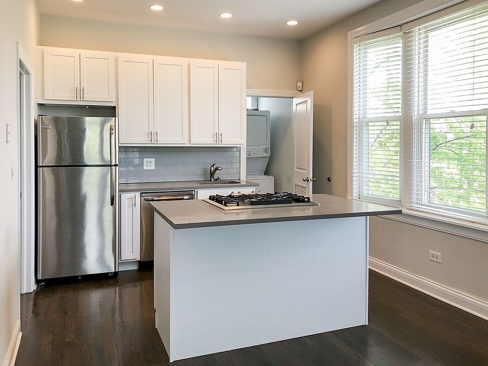 1st image of 3860 N Southport Ave #3