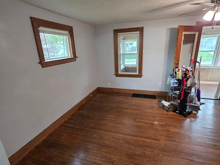 1442 Creighton Ave — Photo 7