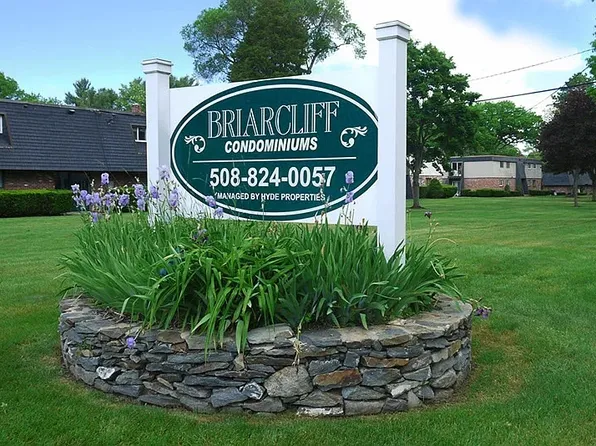 130 Briarcliff Rd APT 8, Raynham, MA 02767