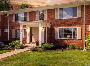 24111 Meridian Rd APT 116, Grosse Ile, MI 48138