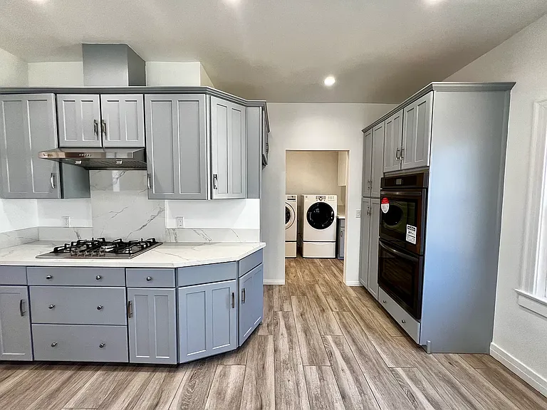 312 N Palm Dr — Photo 13