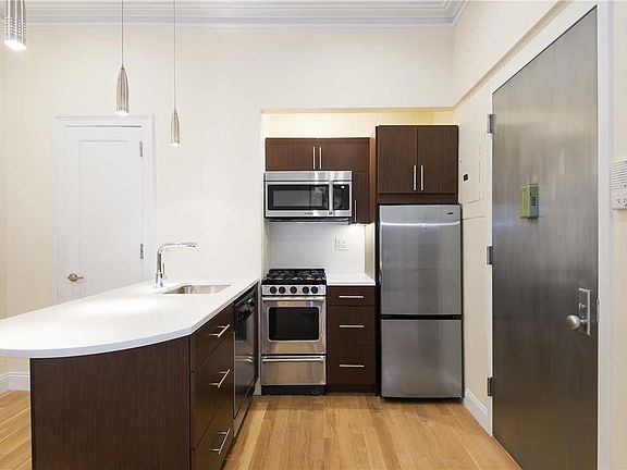 3rd image of 342 E 50th St APT 1A