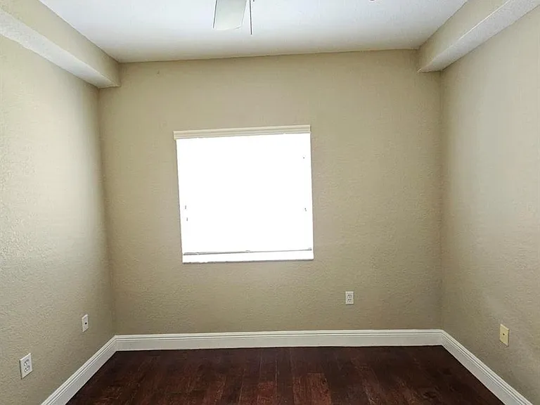 1049 Golden Lakes Blvd #115 — Photo 17