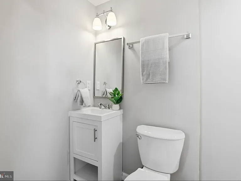 421 Saint Margarets Dr — Photo 5
