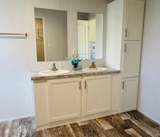 527 Carolina St — Photo 11