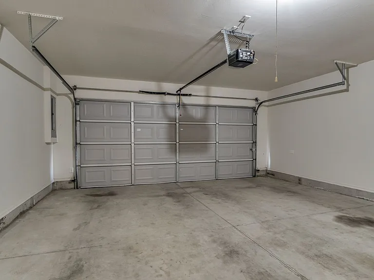 412 Chalk Hill Ct — Photo 40
