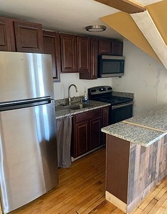 3rd image of 38 Austin St Floor 3