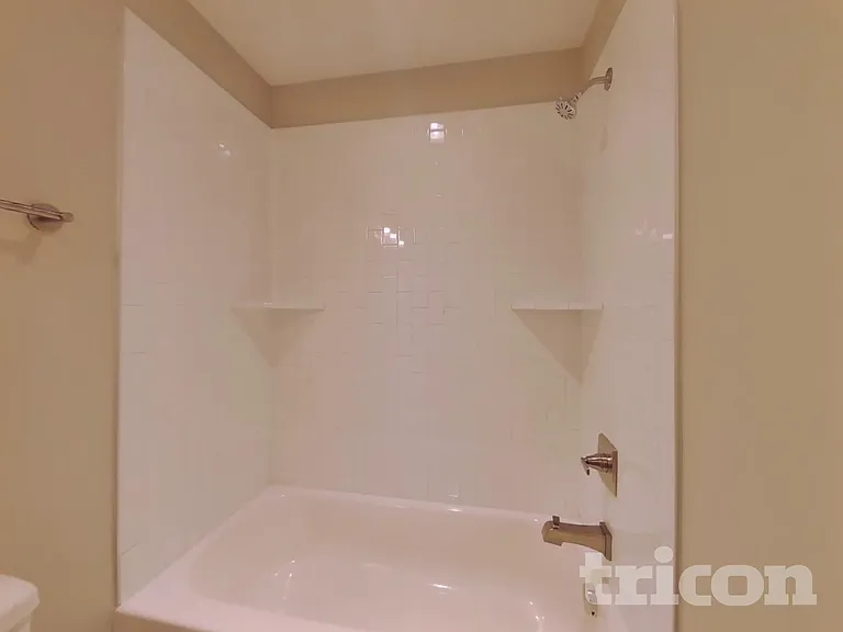 1248 Hillwood Private Cv — Photo 16
