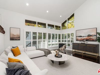 2880 Woodwardia Dr, Los Angeles, CA, 90077