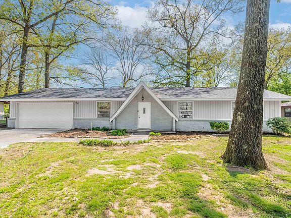 2nd image of 18 Arbor Oaks Dr