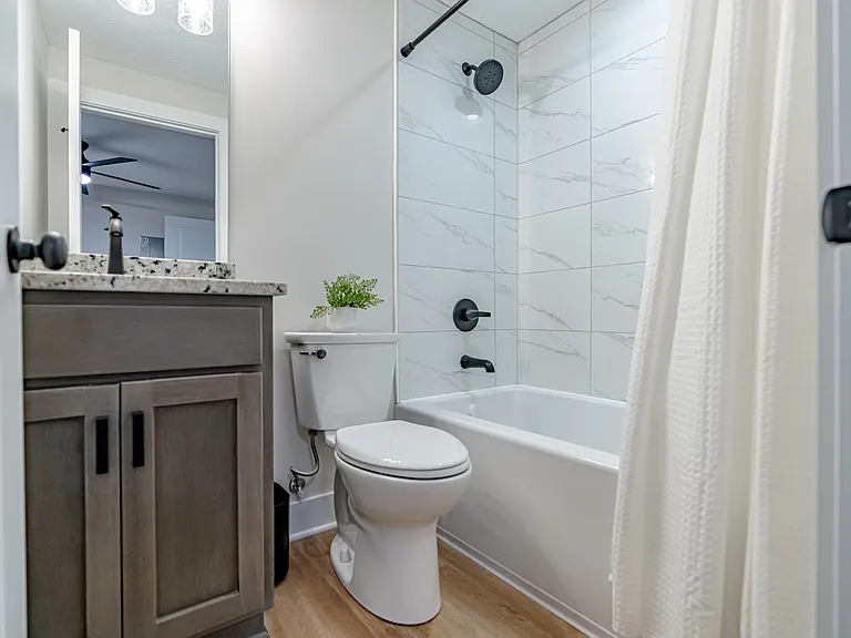 422 Lexington Ave #15 — Photo 9