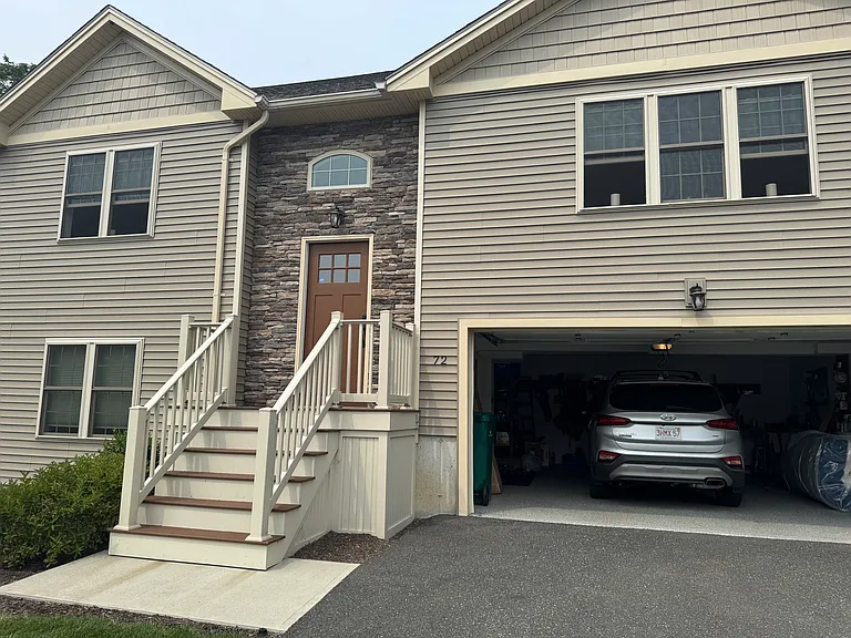 717 Northampton St — Photo 2