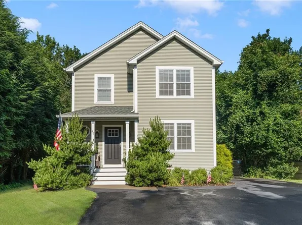 45 Isabelle Dr, Narragansett, RI 02882