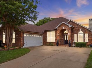 520 E Sandra Ln, Grand Prairie, TX 75052