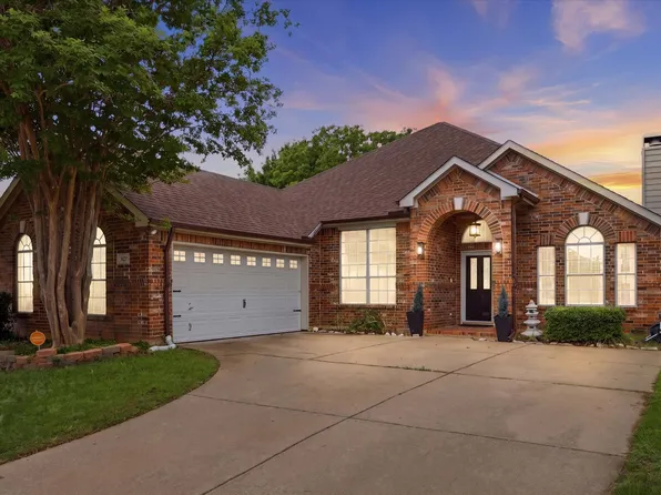520 E Sandra Ln, Grand Prairie, TX 75052