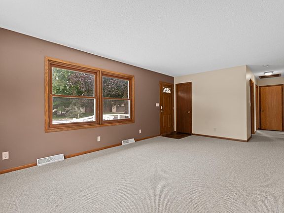 4th image of 511 6th St NE