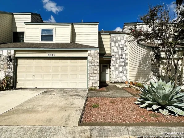 8533 Echo Creek Ln, San Antonio, TX 78240