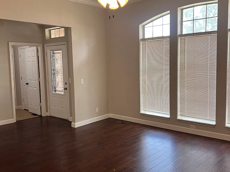 1420 NW 183rd Ter — Photo 3