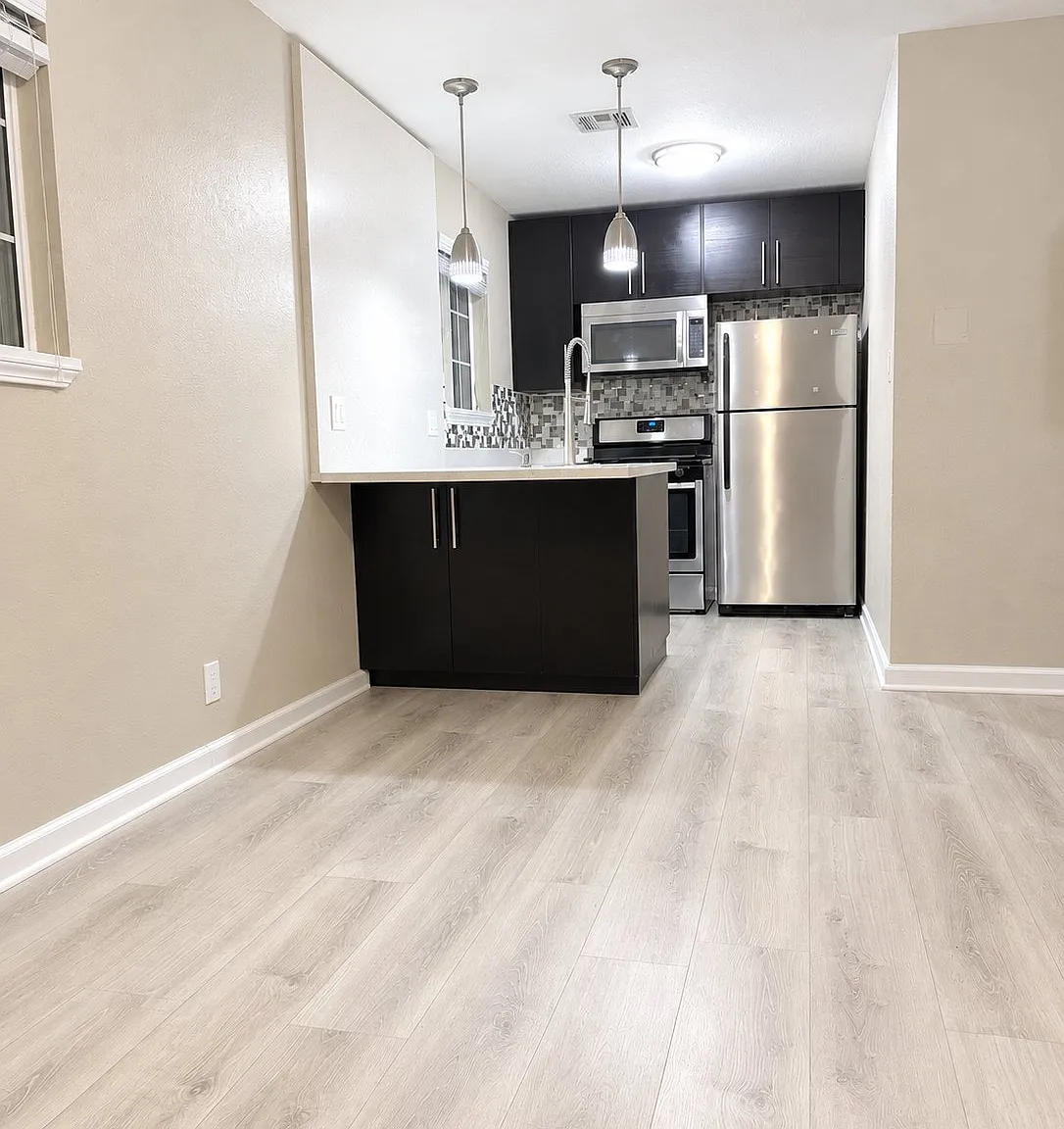 Westbridge - 2BR/1BA Apartment (Walking Distance to Pittsburg University) — Photo 1