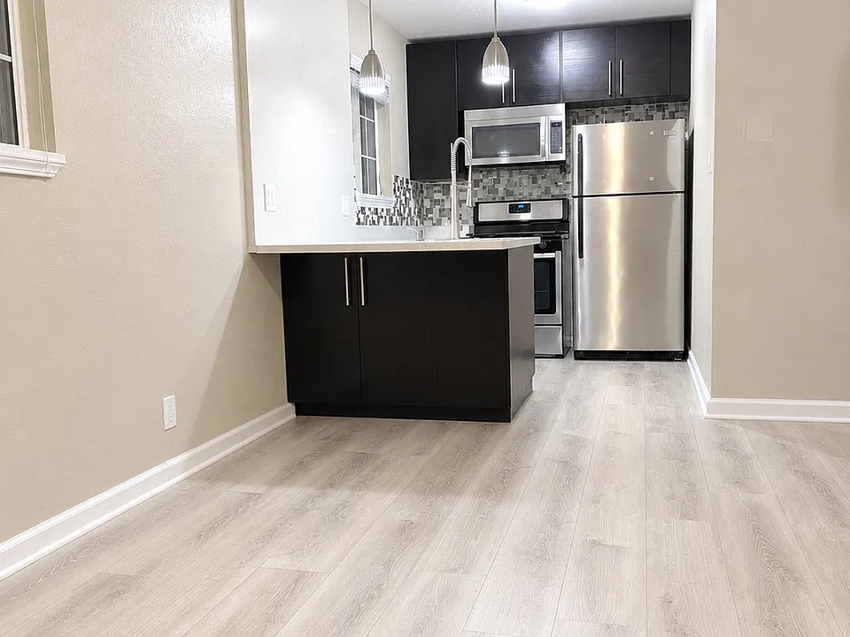 111 E Quincy St #8
