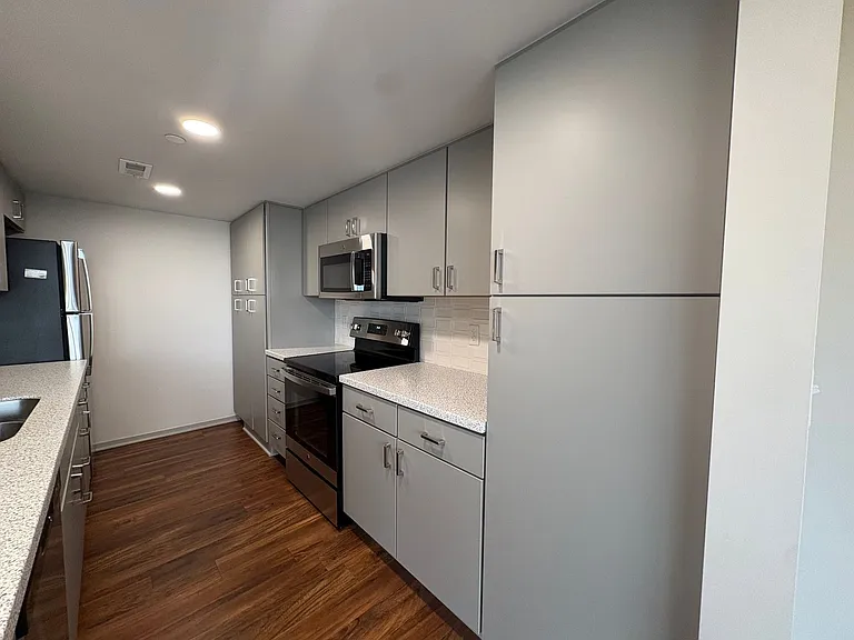 Sky Park Apartments — Photo 35