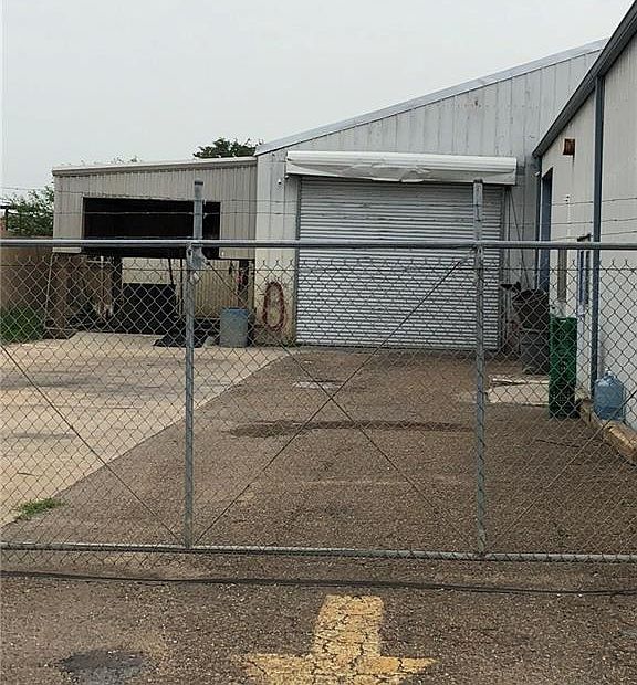 2nd image of 115 W College St