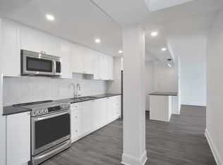 2222 Bellevue Ave #C6, West Vancouver, BC V7V1C7