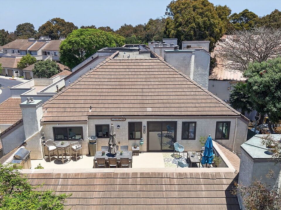 1st image of 686 Island View Cir