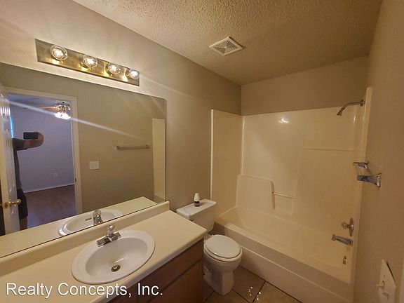 3rd image of 3235 W Woodridge Dr