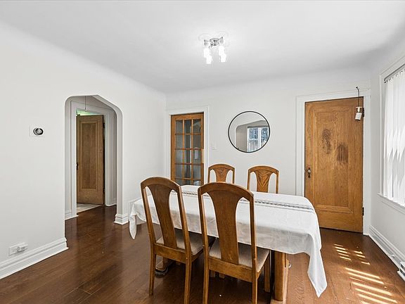 5th image of 3833 Maple Ave