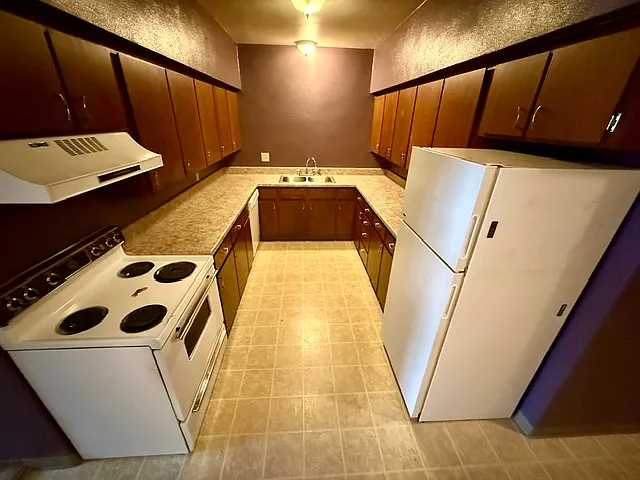 225 W Lincoln - Apt 4 — Photo 2