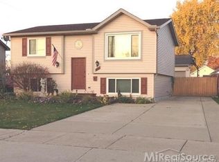 252 S Belle River Ave, Marine City, MI 48039