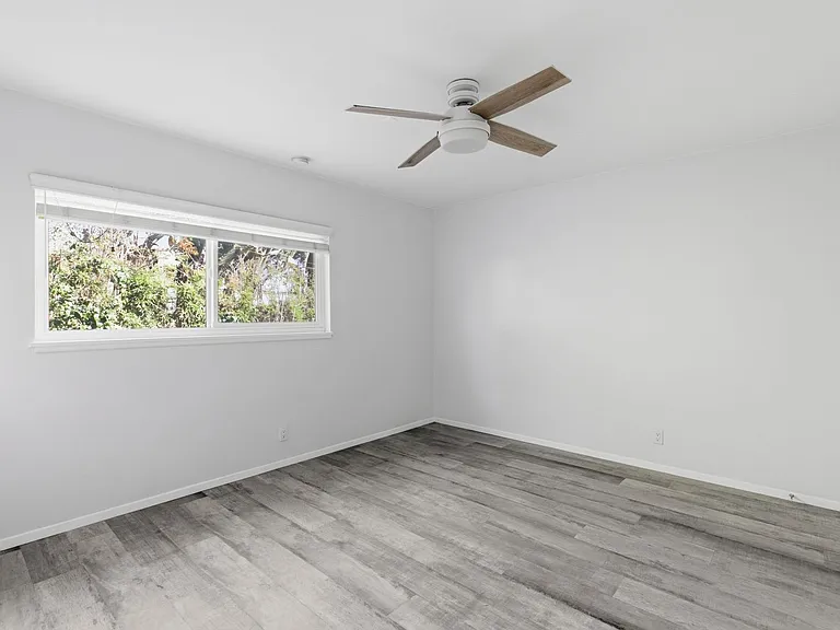1676 Manning Ave — Photo 20