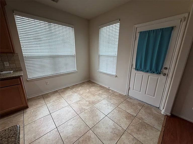 6826 Pheasant Oak Dr — Photo 4