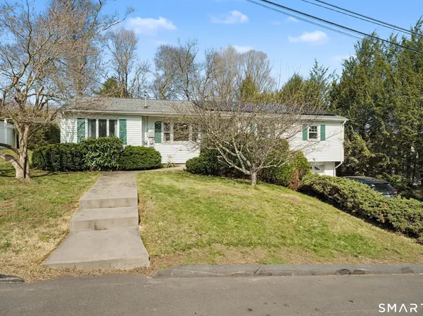 26 Sprucewood Road, Watertown, CT 06795