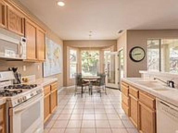 3rd image of 3500 Saddlepeak Ct