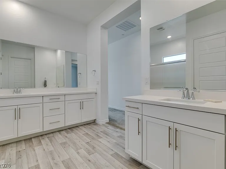 988 Edinburgh Fields Ct — Photo 34