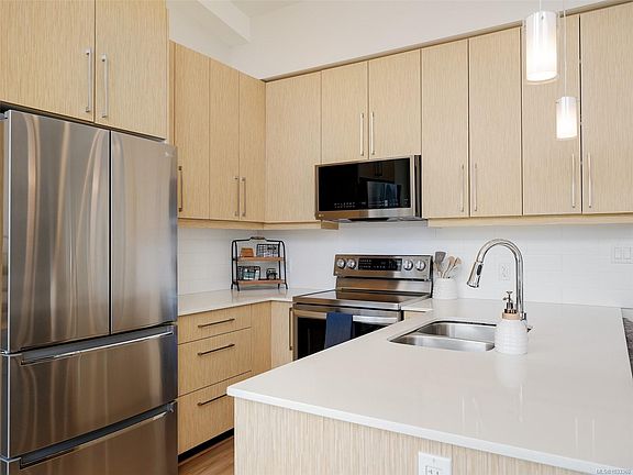 5th image of 7161 Saanich Rd #401