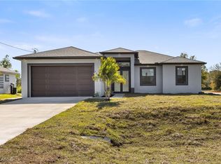 820 Chantilly St E, Lehigh Acres, FL 33974