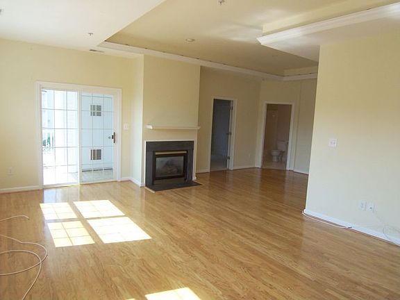 Large Spacious Living Room