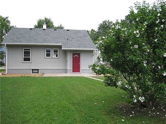 2nd image of 123 E College Ave