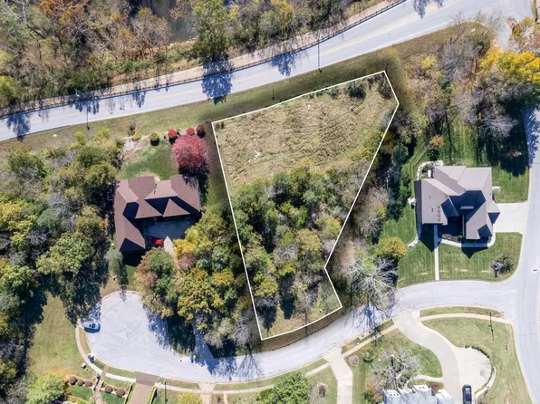 2832 W Oxbow Lane, Springfield, MO 65810