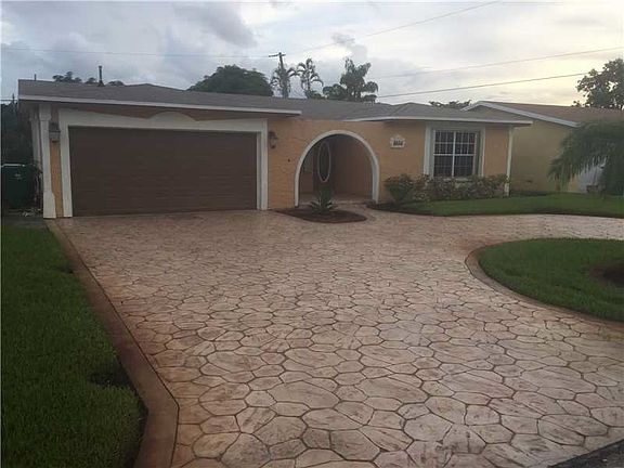 2nd image of 8654 Wilshire Dr