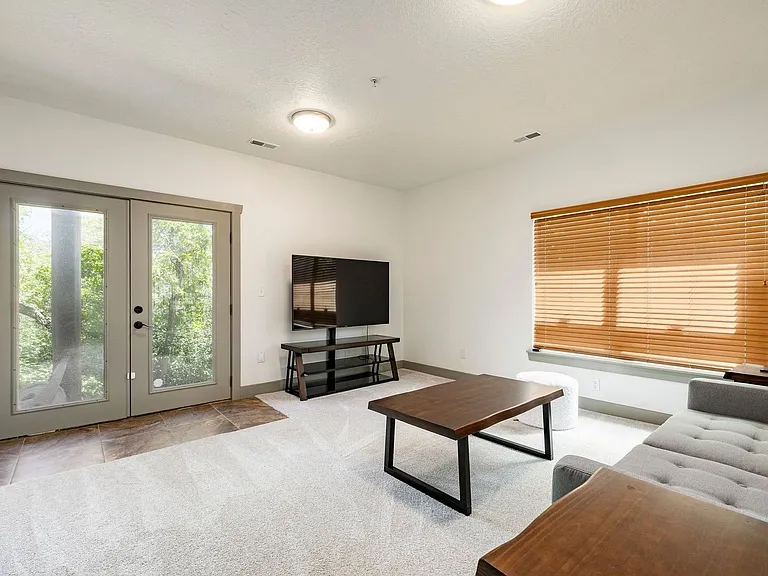 1490 W Alpine Ave — Photo 17