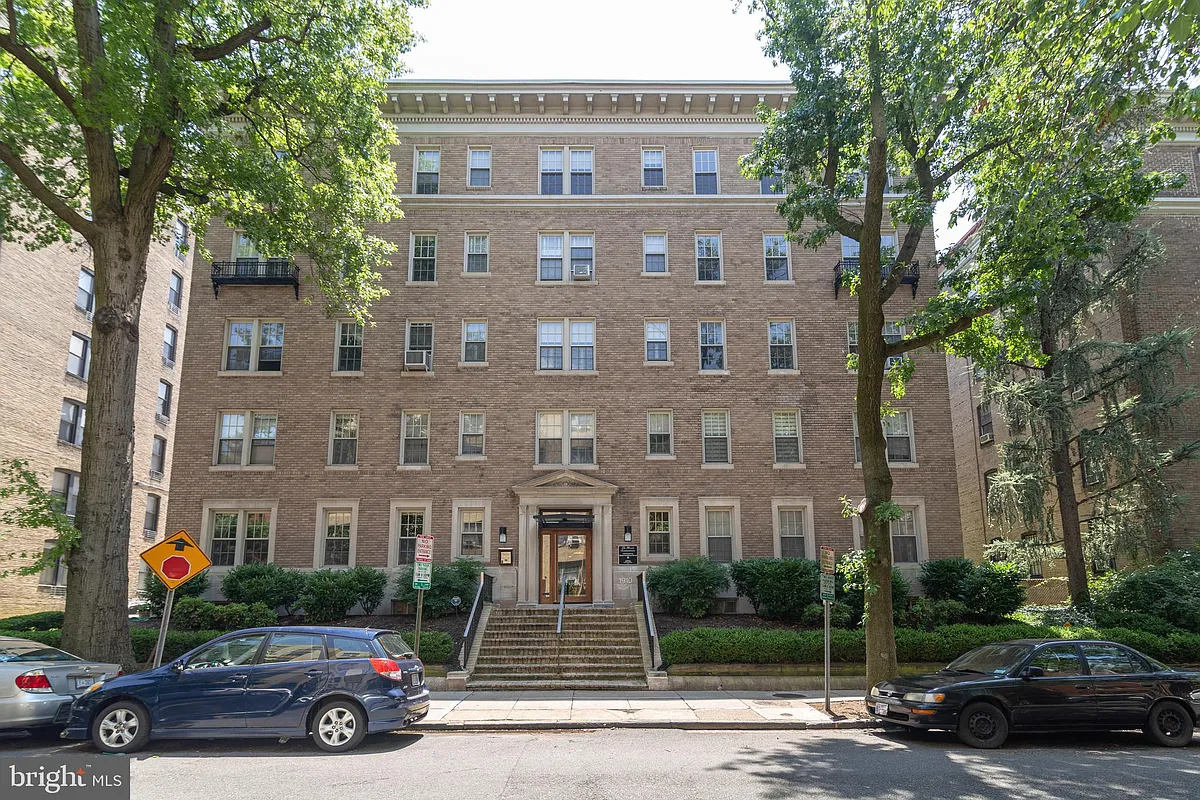 Building Photo - 1910 Kalorama Rd NW #307