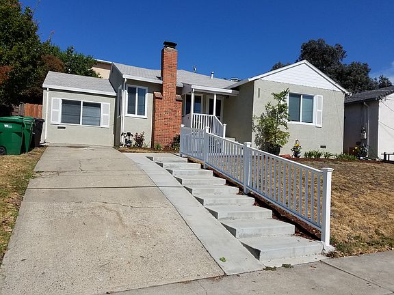 3rd image of 16058 Berkshire Dr