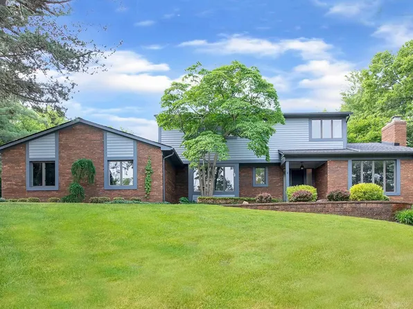 5800 Lockwood Dr, Washington, MI 48094