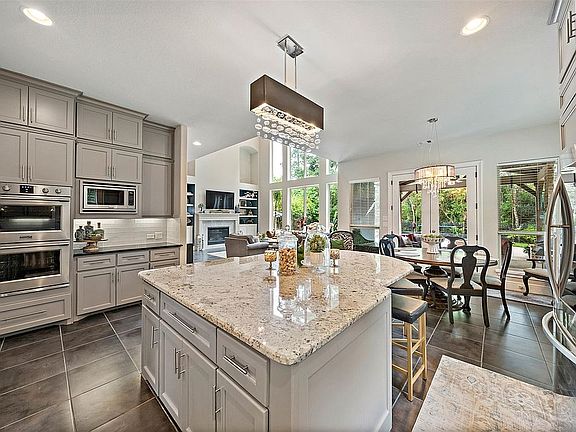 5th image of 1214 Hamlet Way S